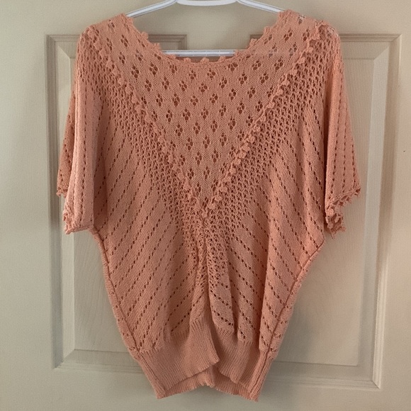 Peach hand crocheted short sleeve top - Picture 2 of 4